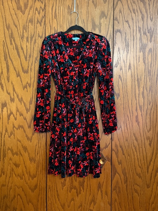 Draper James Dresses & Skirts - Draper James Velvet Floral Dress Medium Long Sleeve Tie Waist